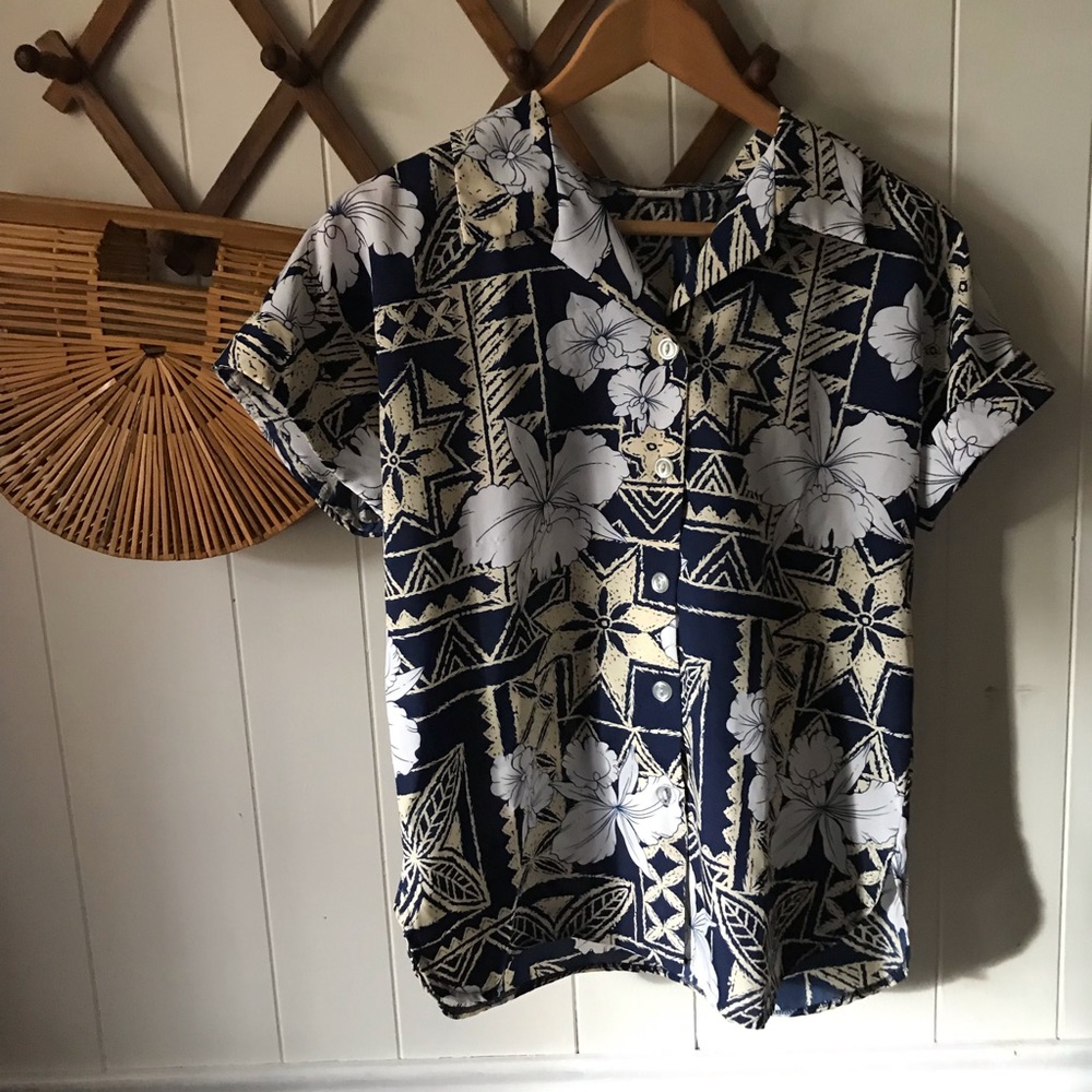 Vintage 90s Hawaiian Shirt / Button Up Collared